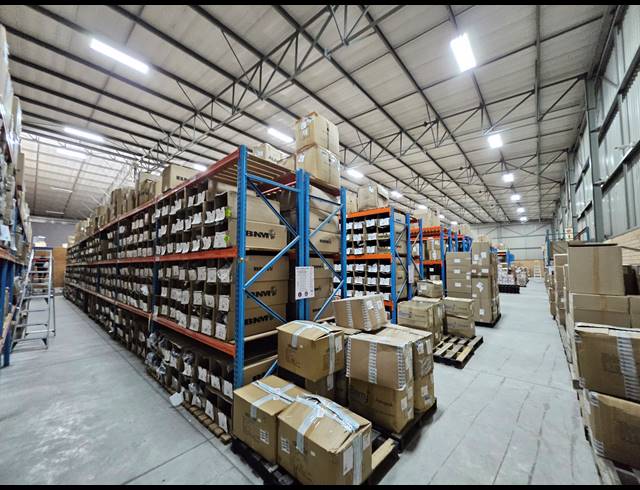 3,137M² WAREHOUSE TO LET IN HALFWAY HOUSE